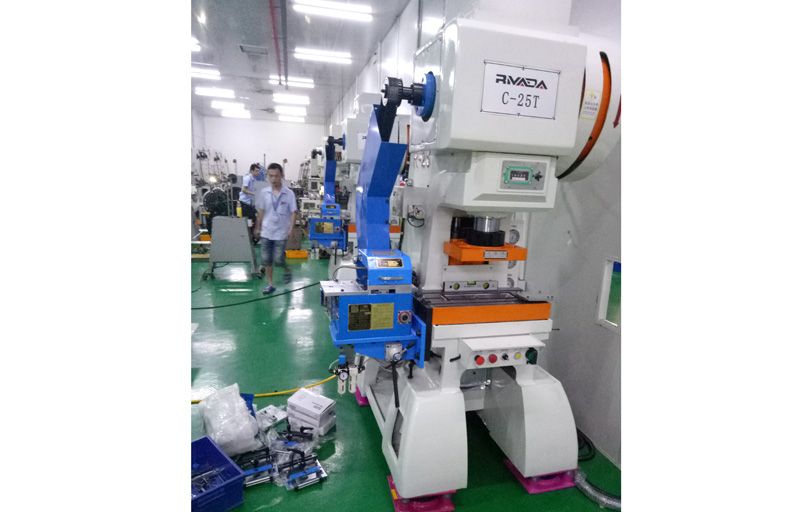 虹（hóng）瑞衝床配婷婷丁香社区夾式送料機（jī）批量出機